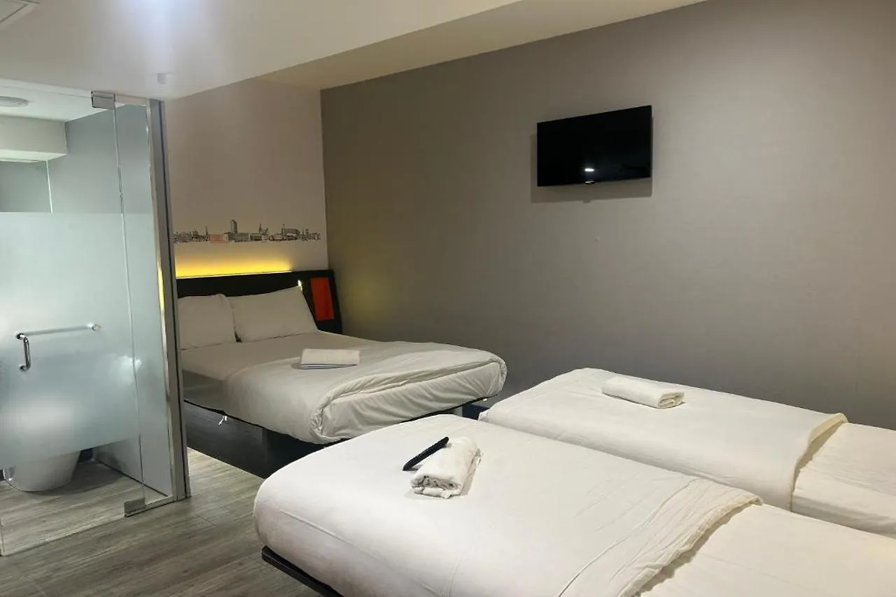 Easyhotel Sheffield 3*,